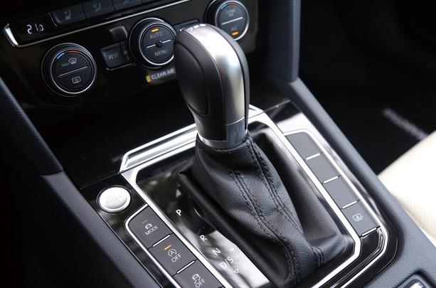 “买车就买次低配” 评测大众新迈腾1.4T 性价比如何？