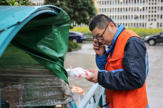 上猫晚赢马云的快递小哥，哪里不一般？