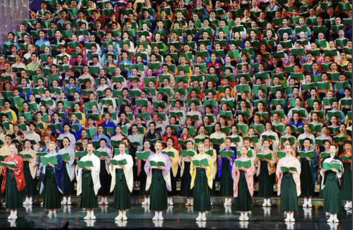 宝冢歌剧团｜top男役的王座之下，是400位少女十余年的青春献祭