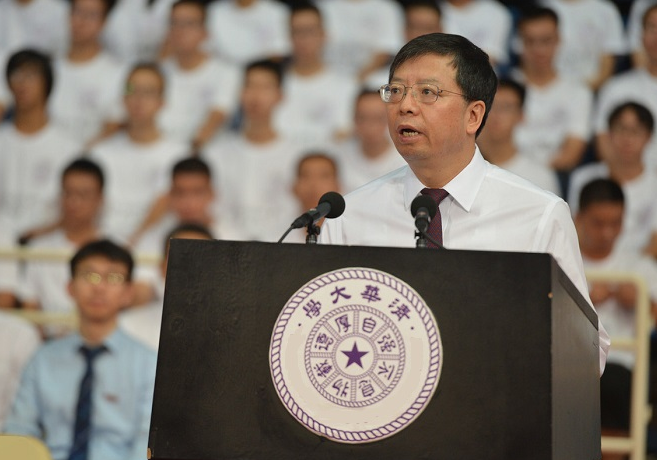 贫困少年高考713分，收到清华的录取通知书时，与母亲在工地搬砖