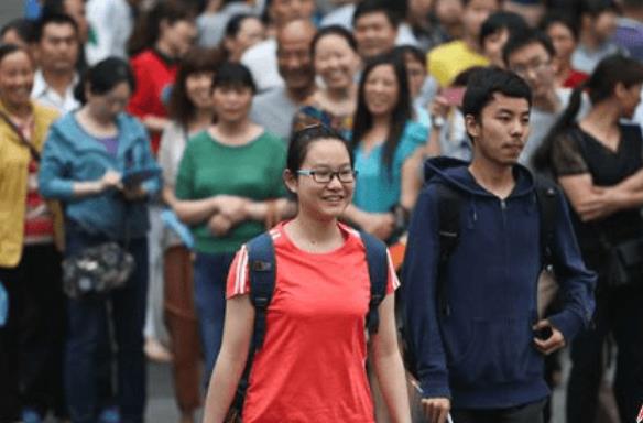 高考工厂遭遇滑铁卢，1万考生里只有1人考上清华，毛坦厂咋了？