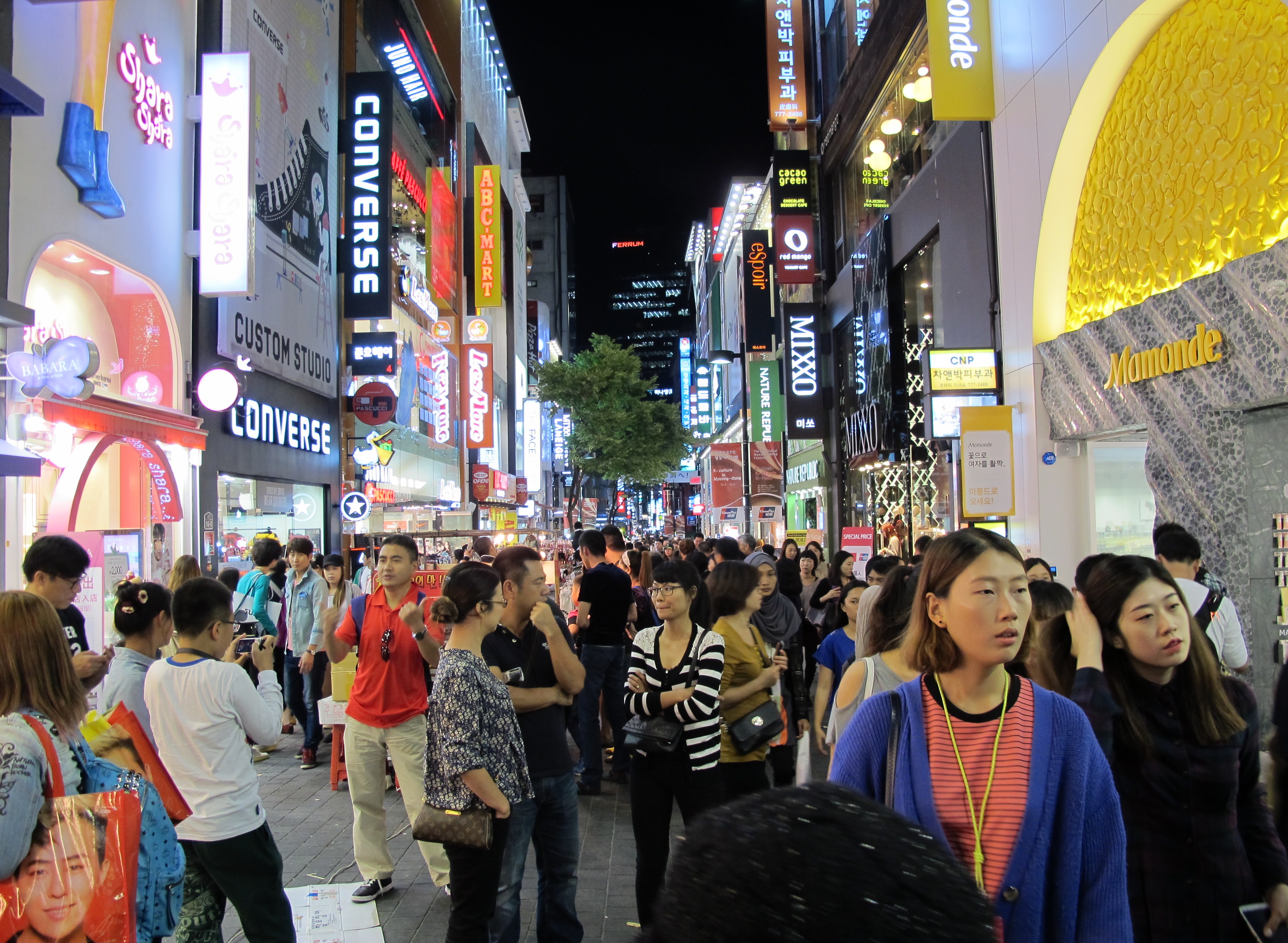 近年来韩国首都首尔的人口数量不断减少，是什么原因导致的？