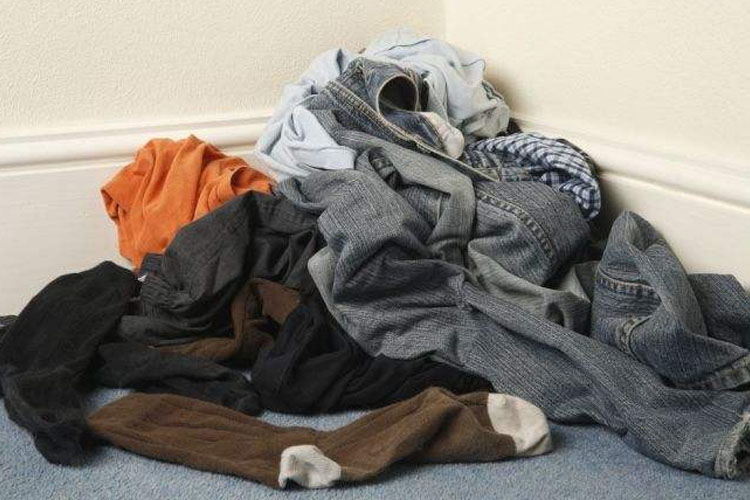 衣服上油漆污渍的彻底清除方法与衣物清洗技巧大全