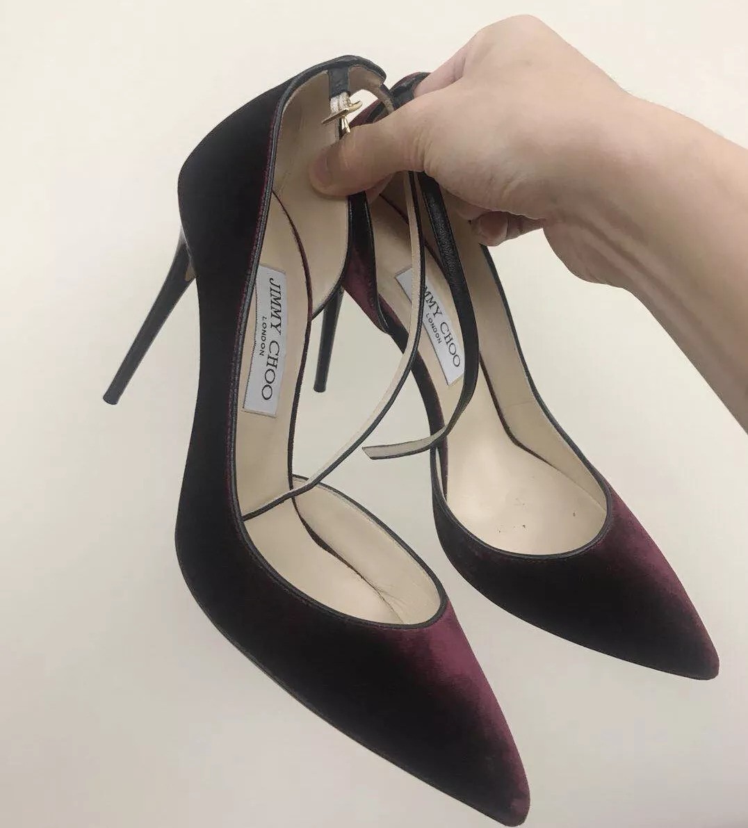 Jimmy Choo和Valentino的高跟鞋，同是奢侈品，哪个更好穿？
