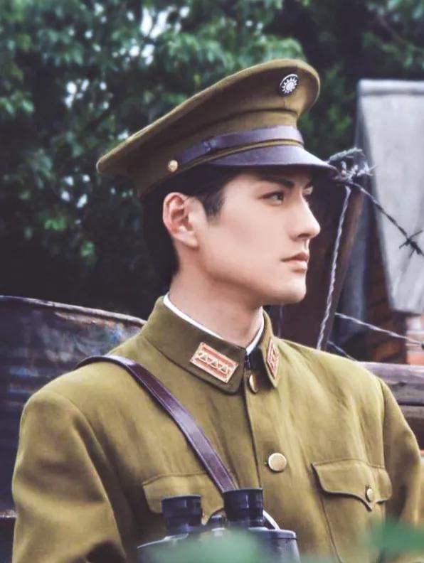 十二位，或英姿勃发，或儒雅深沉，在民国风云中各领风骚。