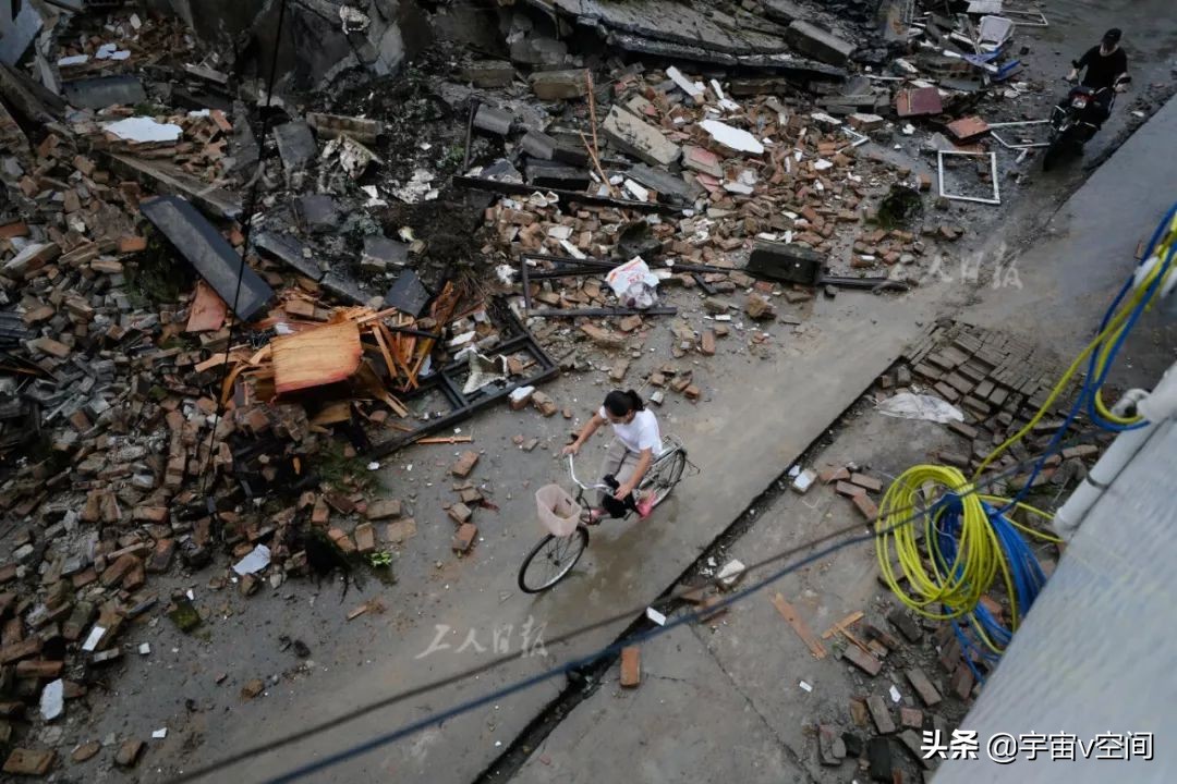 此地震當時對地面破壞嚴重,山崩地裂,堵河成湖