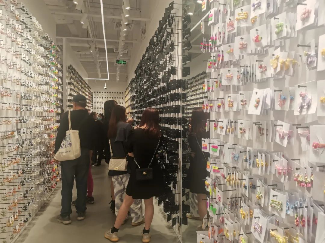 这些饰品集合店好火！有明星同款、INS爆款，瞄准Z世代