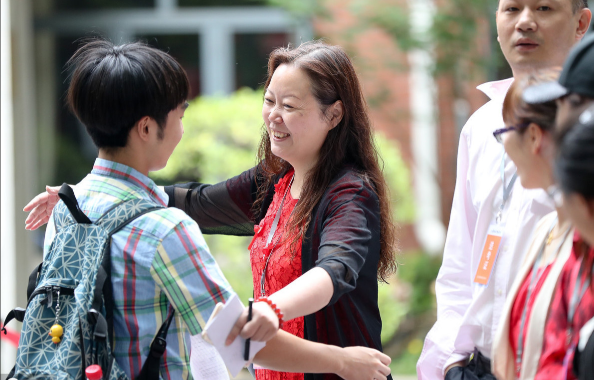 “录取通知书被妈妈随手拆了，我不能生气吗？”网友评论两极分化