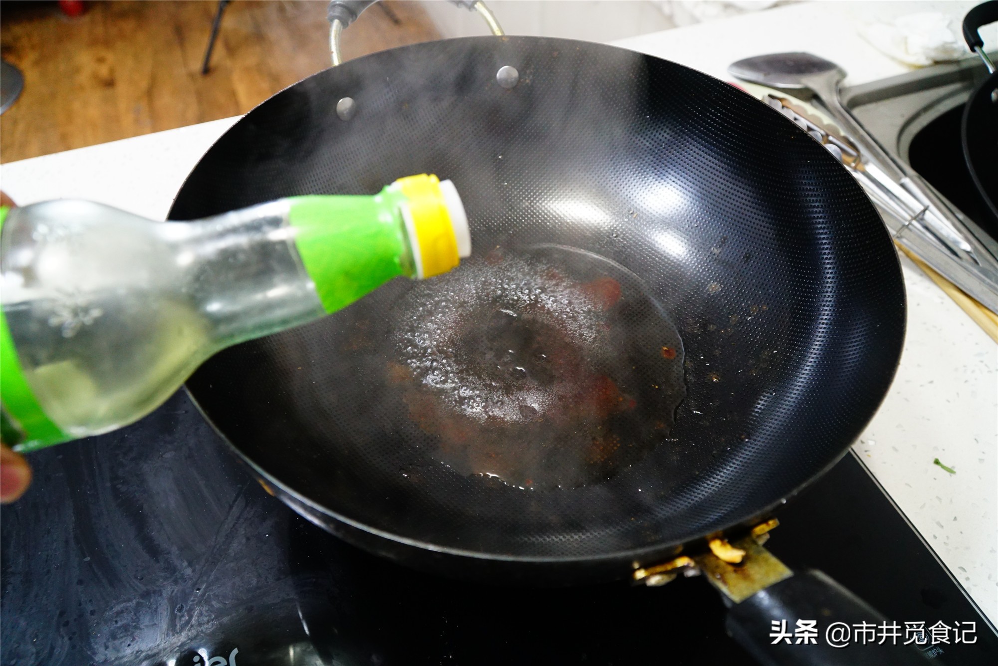 新铁锅买来别着急用，开锅这6步不能少，不生锈不粘锅，越用越光