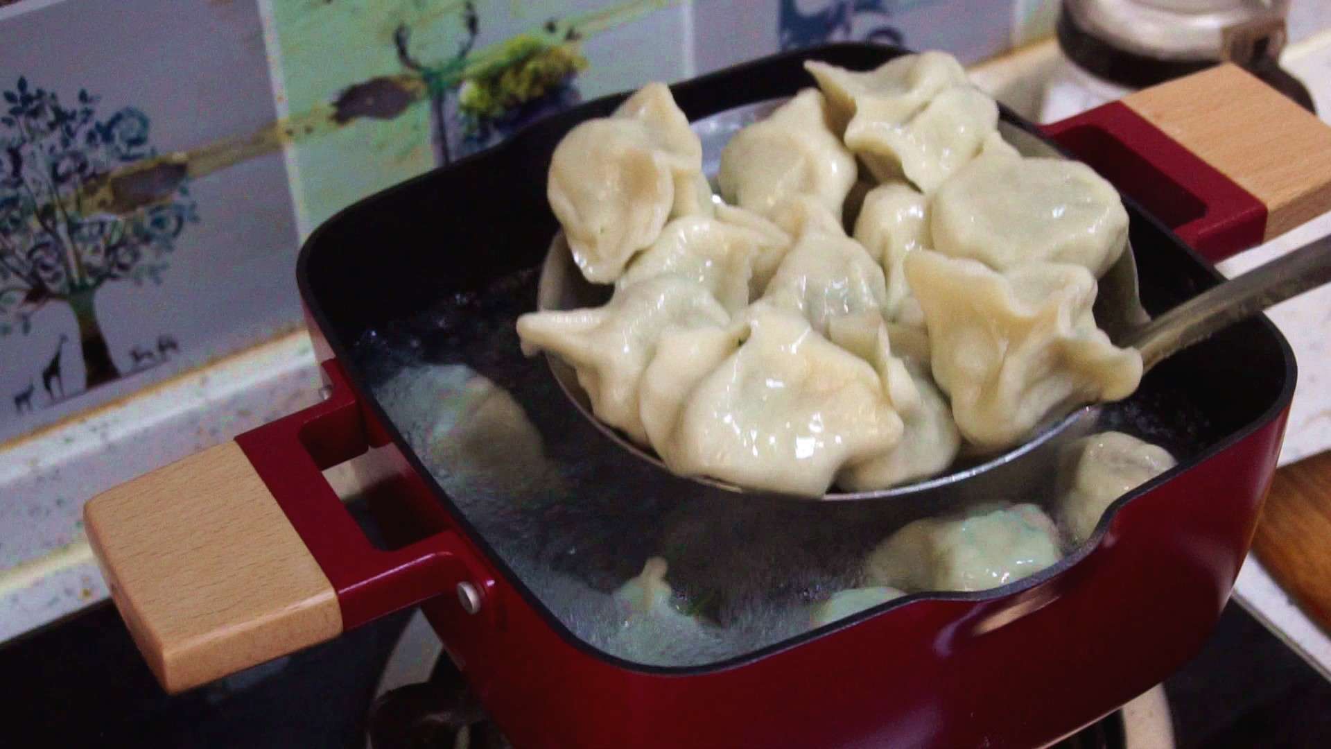 菠菜馅的饺子怎么调馅（教你做又鲜又香的菠菜馅饺子）