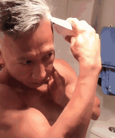 愿你我在年老发白之际，依然能够“鲜衣怒马，永远是少年”