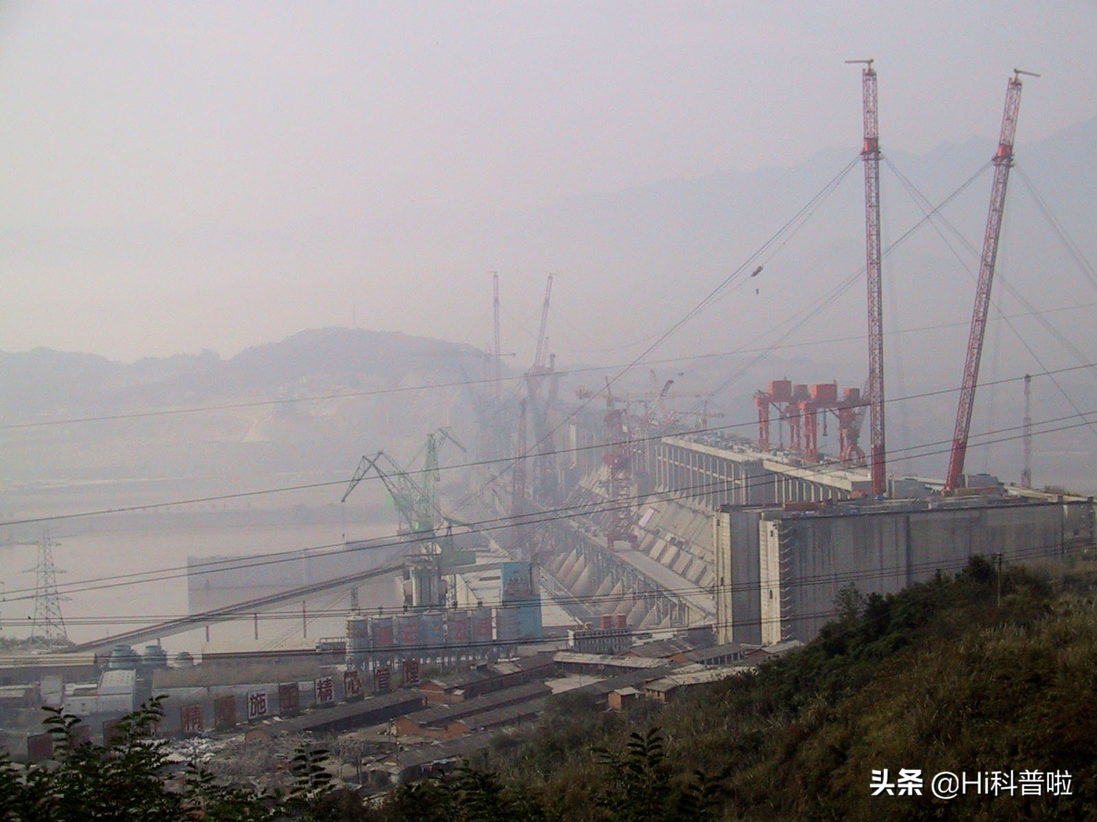 耗资千亿的水利工程三峡大坝，如今产权属于国家还是私人企业？