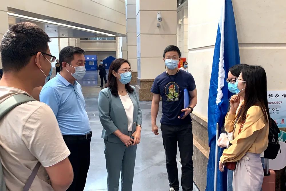 温暖回家路 情真扣人心！我校首批学子平安返校！