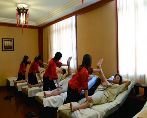 广东男人开足疗店，利用“美色”营销，一年狂赚200万，值得借鉴