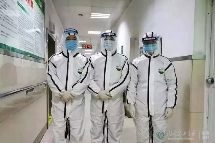 人民网全文报道！北京00后大一女生：紧急募资52万元应援一线战“疫”！