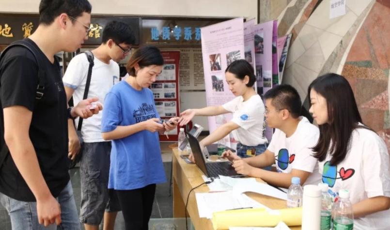 未来十年很吃香的3个专业，工资高、待遇好，选对了“钱途无量”