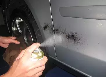 撕不掉的痛！车贴怎么清除才不伤车？