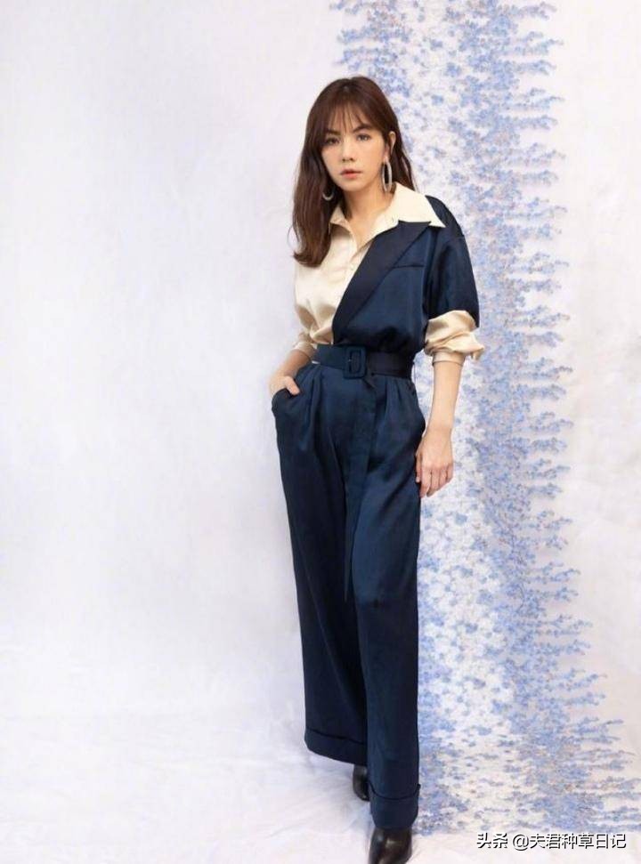 “连体裤”又火了一把！搭配衬衫气质又高级，女明星都上头了