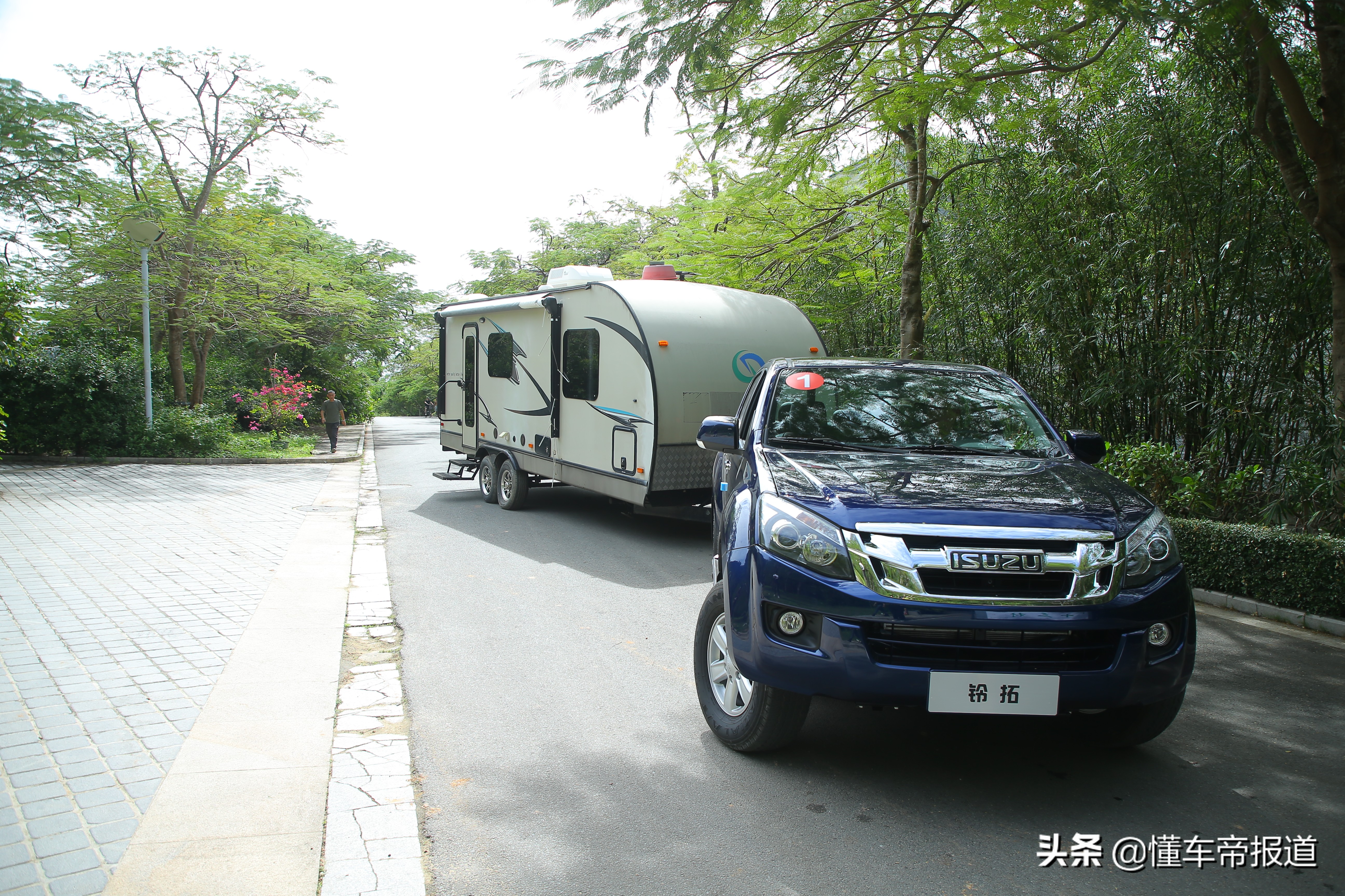 新车｜柴油动力低扭充沛！超大货厢宜商宜家！试驾自动挡铃拓