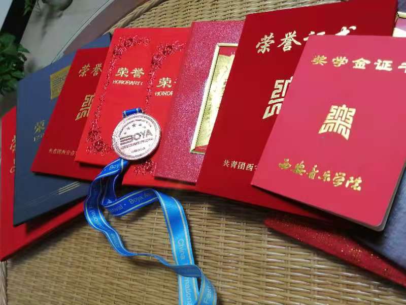 西安自杀女大学生遗书曝光，曾被原系书记要求叫爸爸，伺候其剪指甲，在办公室被亲来亲去，专案组已在调查中