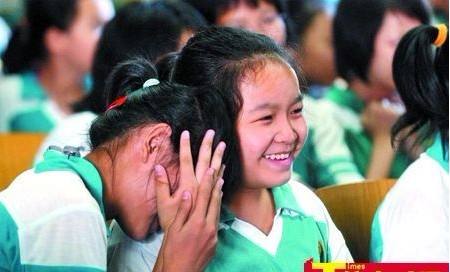 14女生与男朋友开房，“偷尝禁果”后怀孕，妈妈被气得手发抖