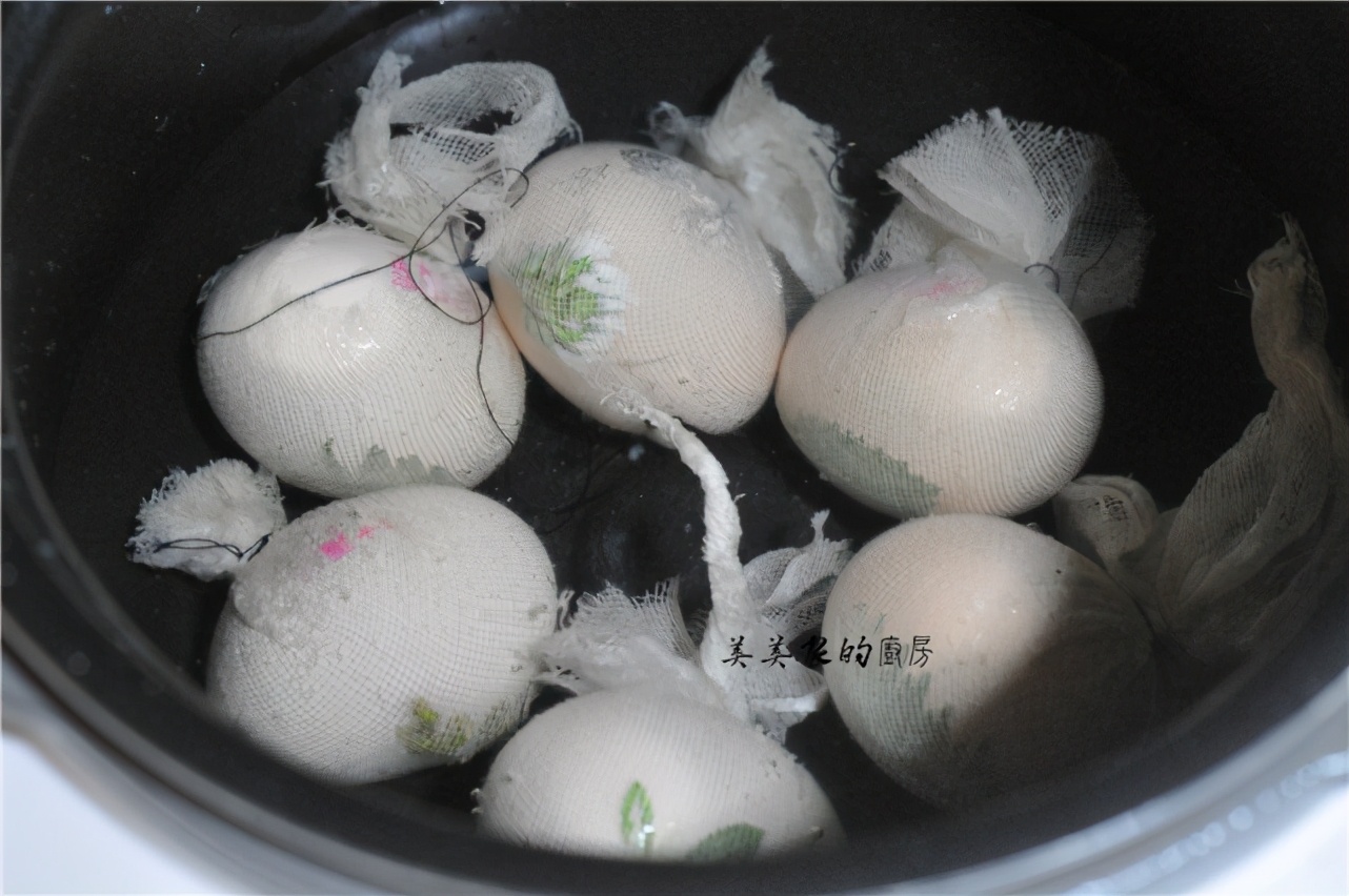 比水煮蛋入味，比茶叶蛋健康，煮一锅“立夏蛋”，好吃又好看