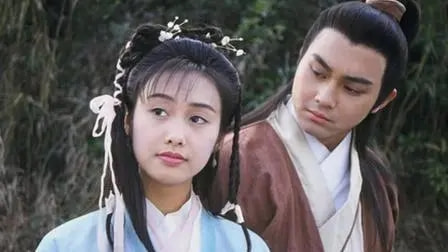 她被誉为“最美紫霞”，曾与星爷假戏真做，险些陷入“尺度”泥潭