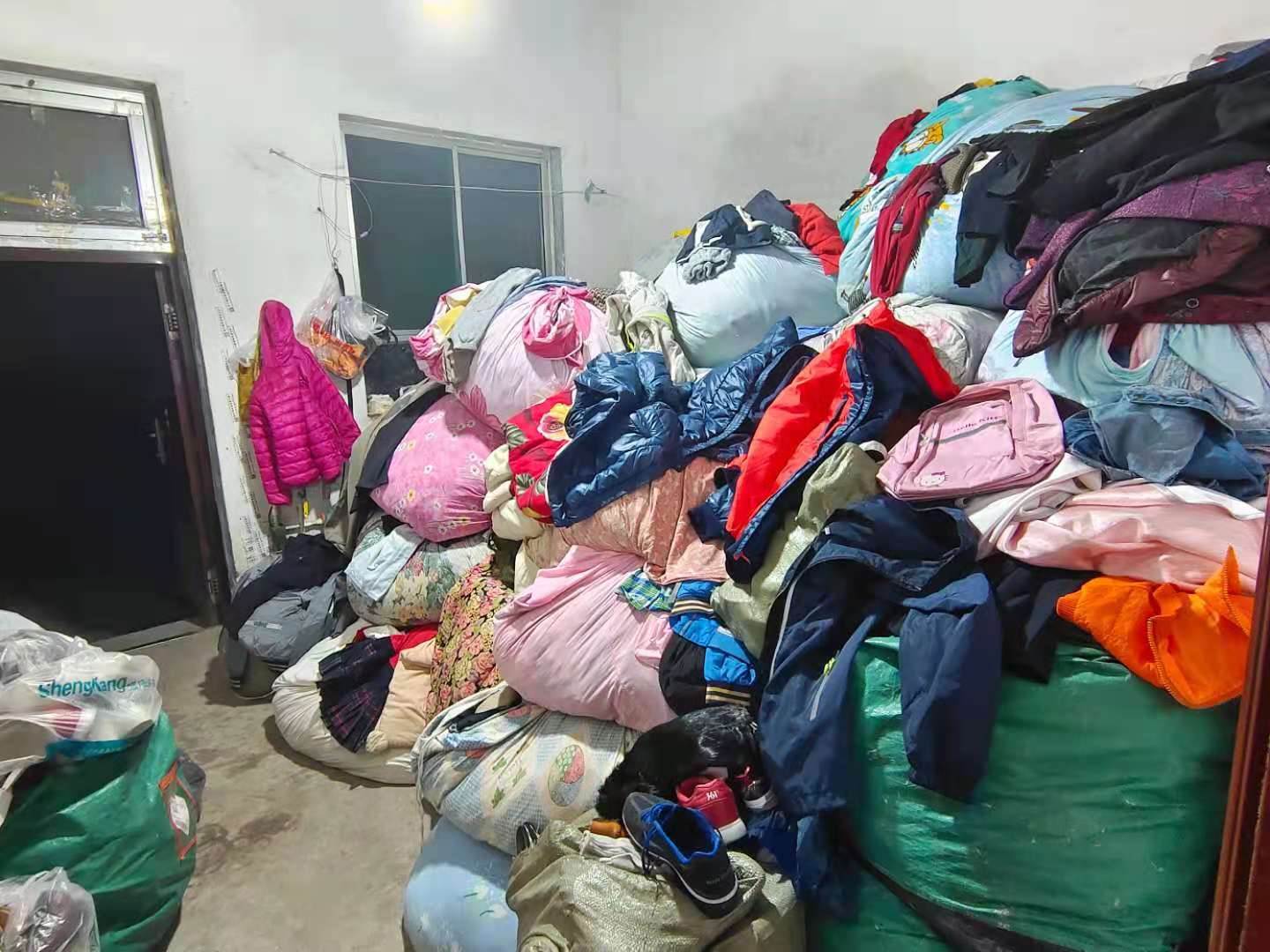 旧衣服回收多少钱一斤（废旧衣服回收厂家电话）插图(1)
