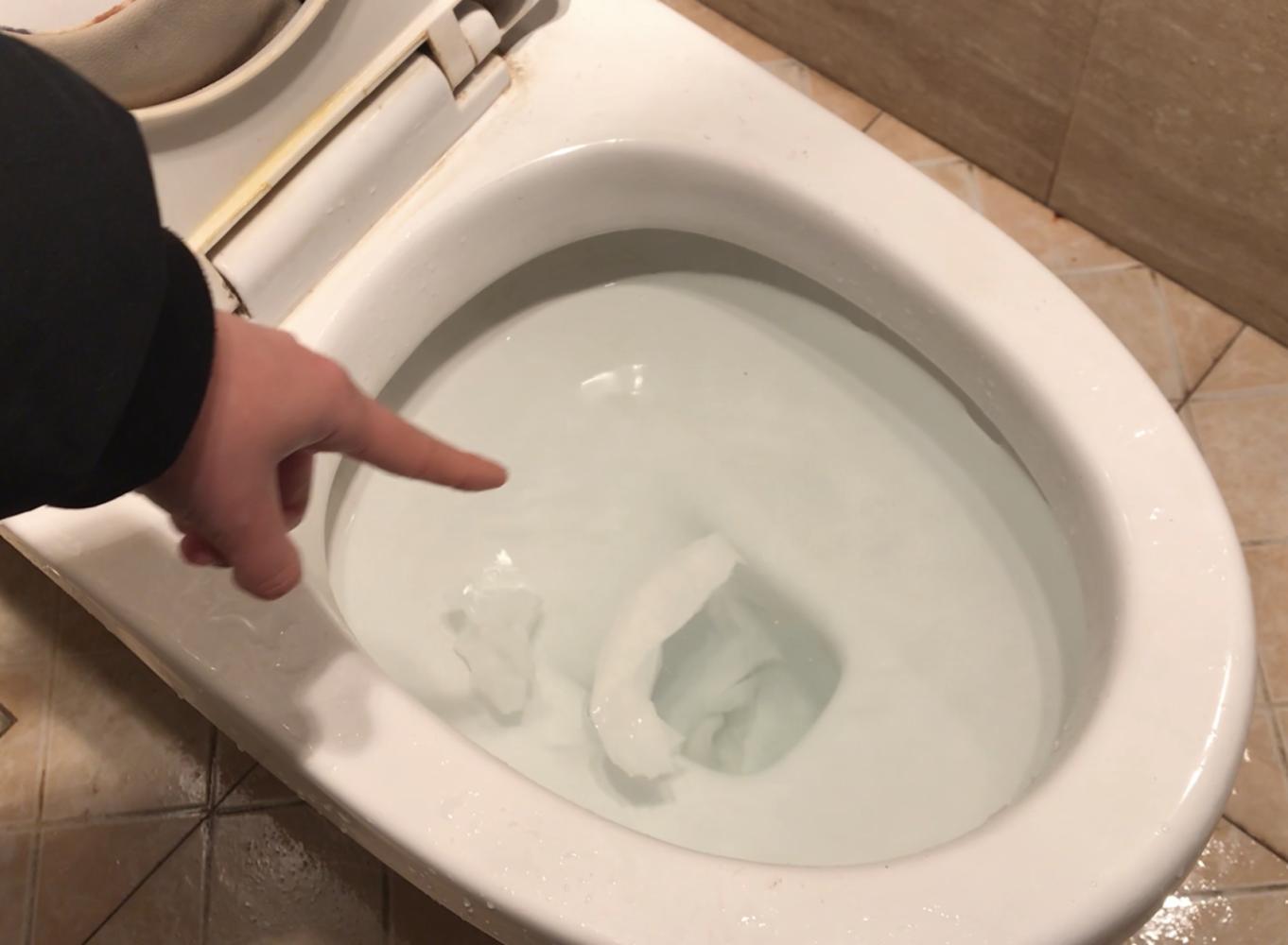 马桶冲水无力别急着花钱修,先看看是不是这3个原因