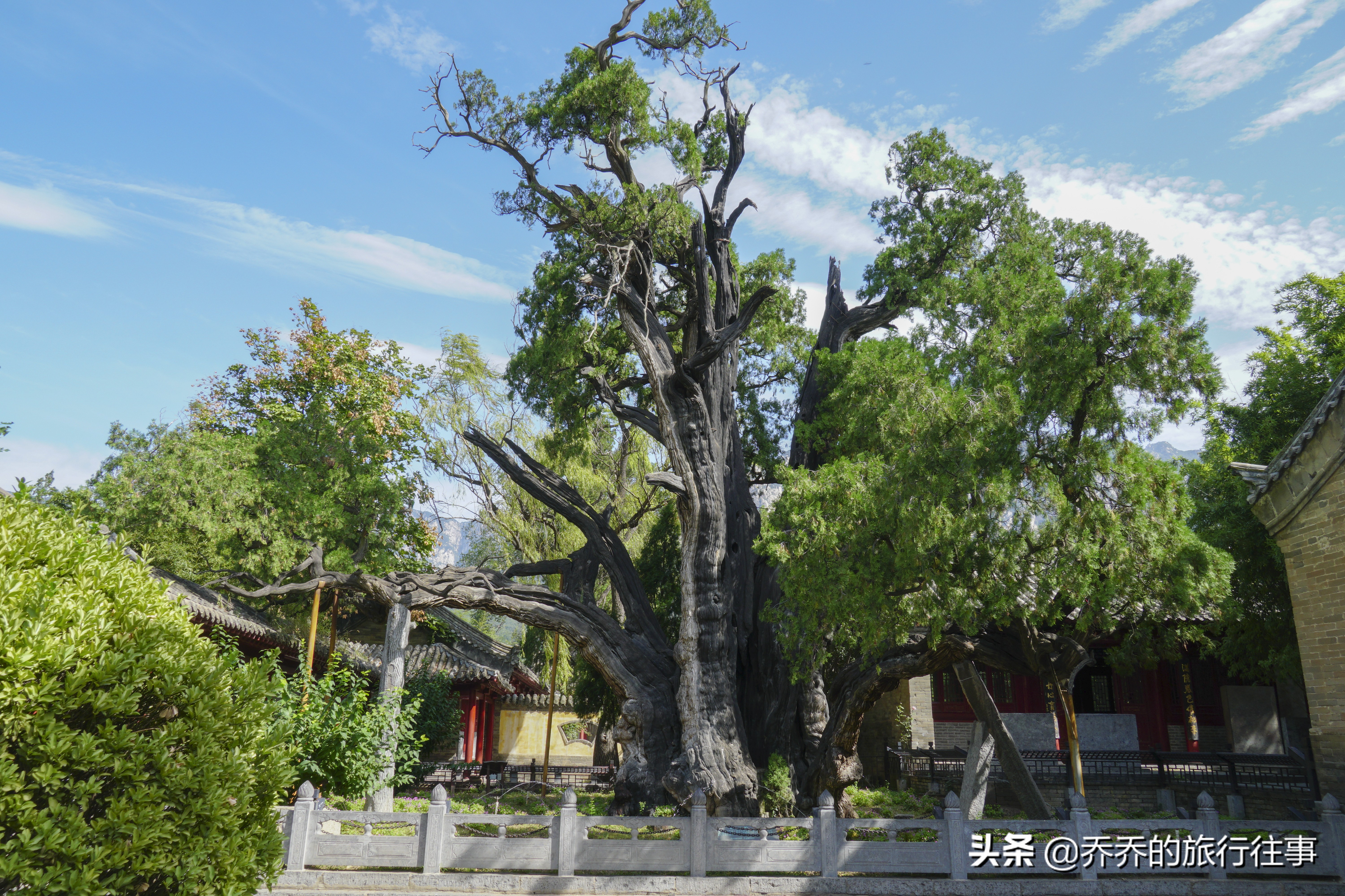 嵩阳景区,徒步登顶看古建