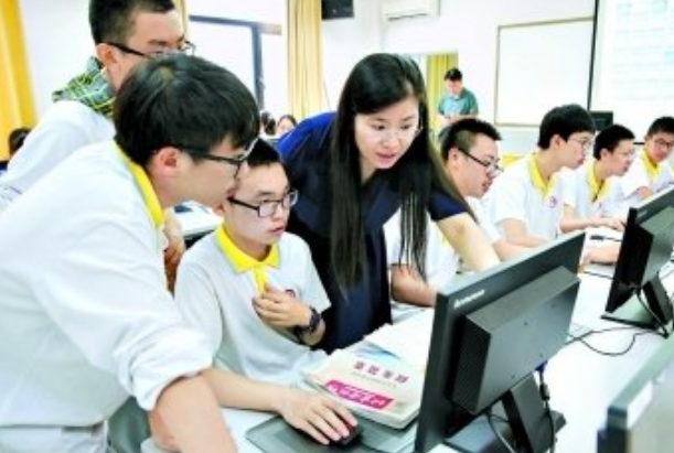 两所大学名字仅变个顺序，一个211一个像野鸡，2021考生需知晓