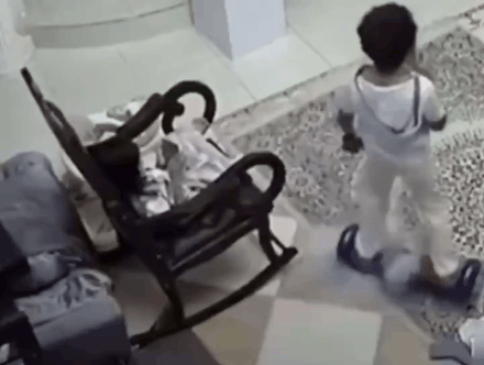 突发！一大学宿舍楼，浓烟滚滚！