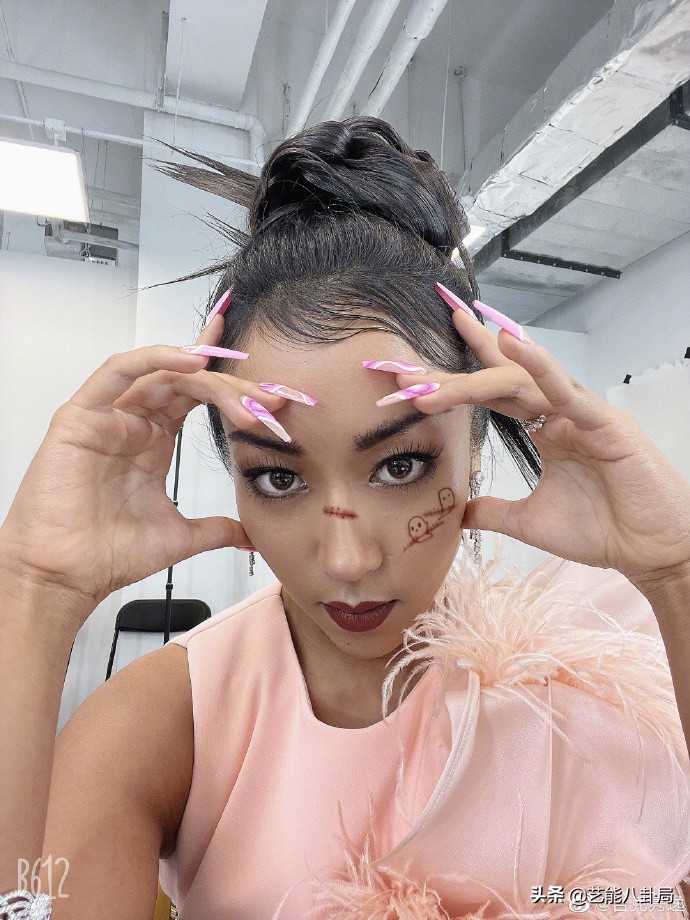 明星万圣节装扮：关晓彤变狐妖，欧阳娜娜扮兔子精，毛晓彤神还原