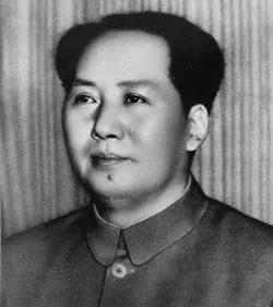 他是毛泽东标准像守护神，天安门、人民币上的毛泽东像都由他制作