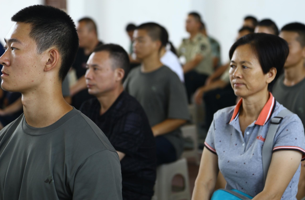 征兵出现新的要求，满足条件才能去当兵，学生可作参考