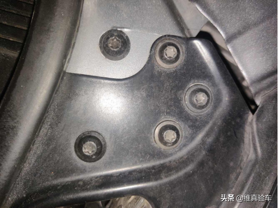 5年贬值120W，17年宾利飞驰开价186W值不值？检测师：牌面拉满