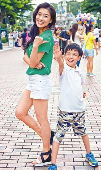 别再假装性感了，这6位女港星告诉你，什么才叫“媚而不俗”