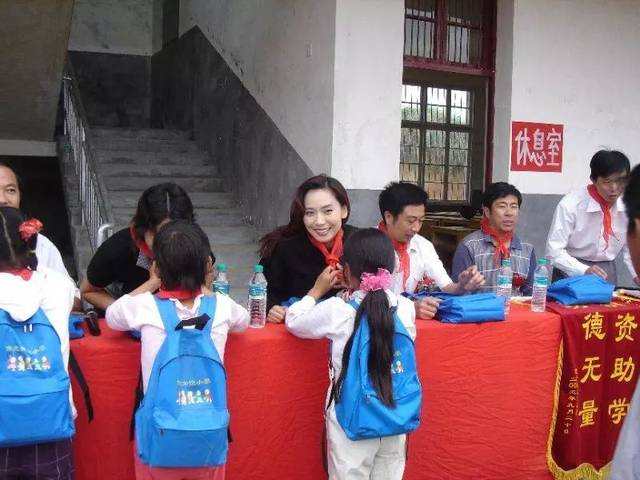 给最惊艳的“13位港姐”排个名：邱淑贞仅第4，张曼玉垫底了