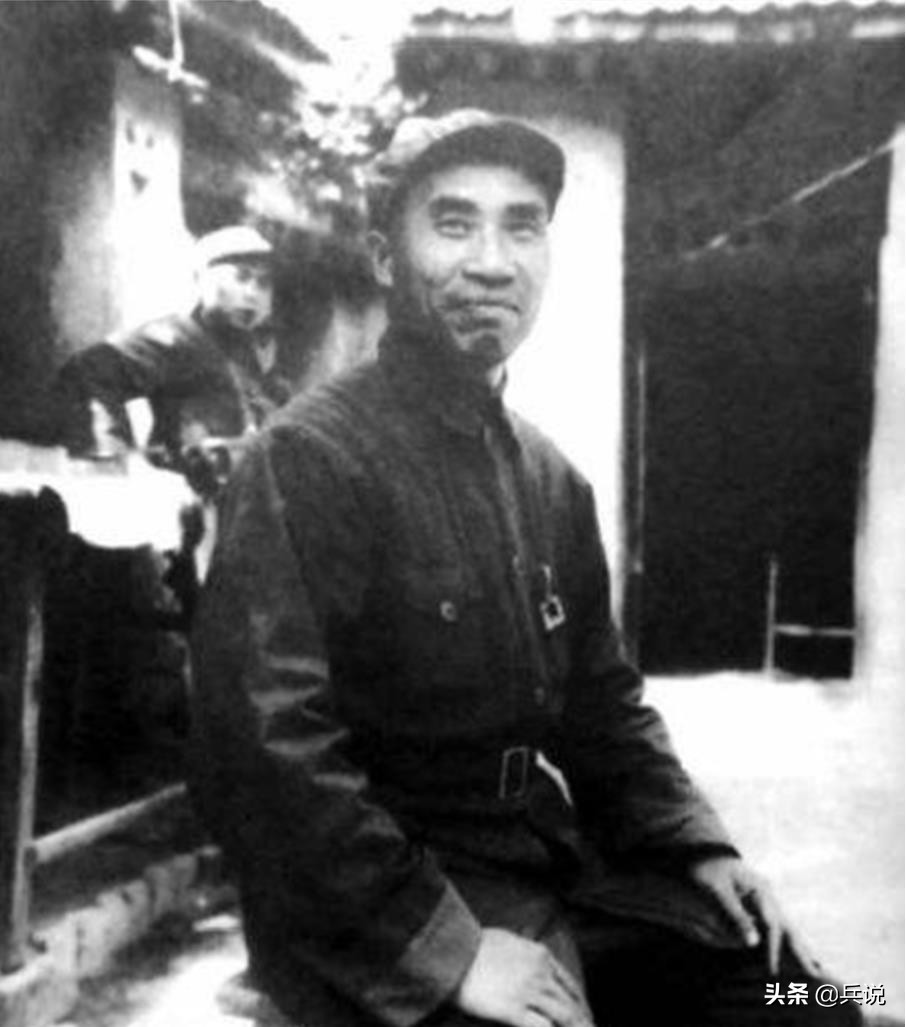 五五开在井冈山直播时玩女枪，引发一系列骚操作和争议。（需重新组织语言表达）