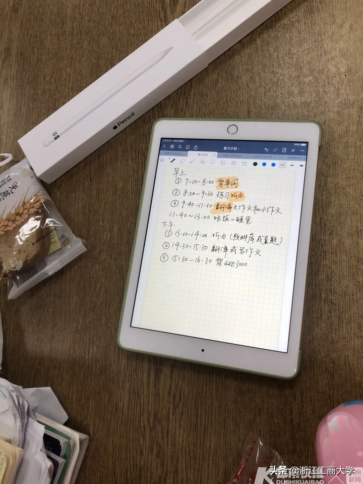 太拼了！每天一早学生都要排队占位，暑假里学校最热闹地方在这里！