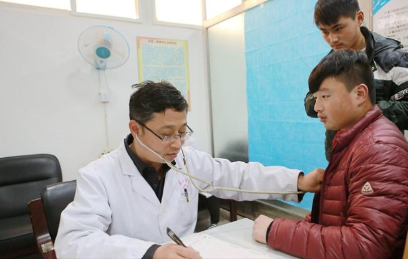 高三学生再翻车，体检医生很无奈，高考体检需要“一丝不挂”？