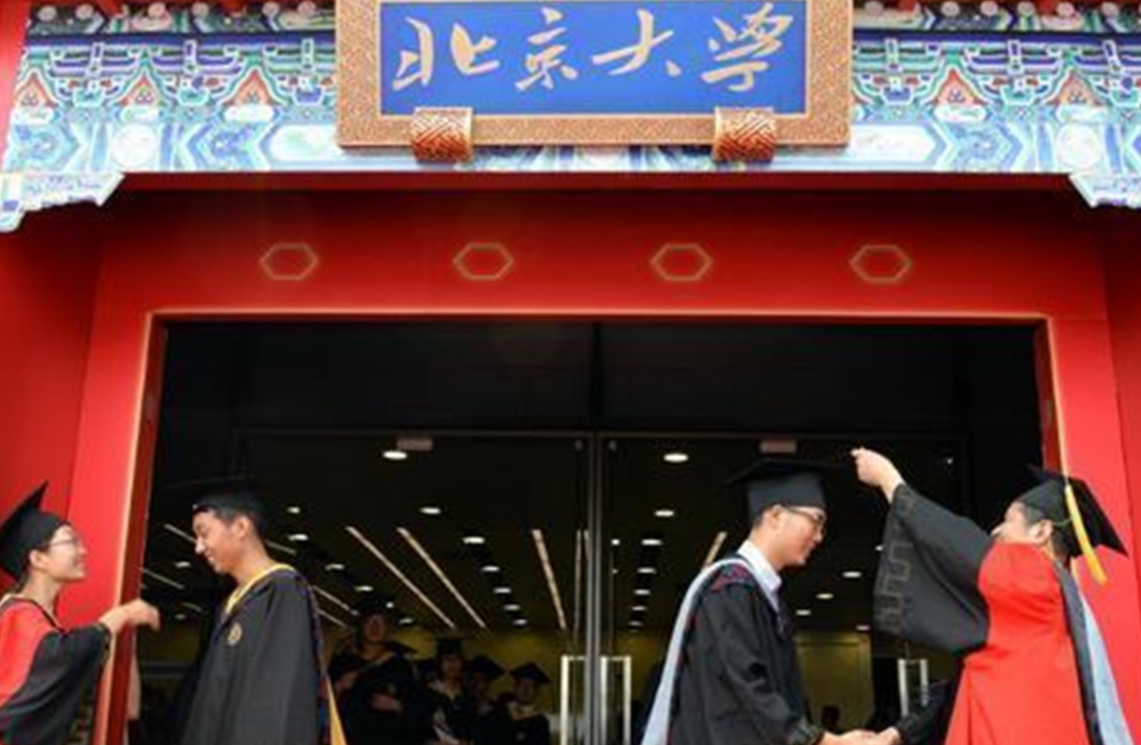 54岁“钉子户”25次高考，距二本线27分：执迷不悔还是追逐理想？