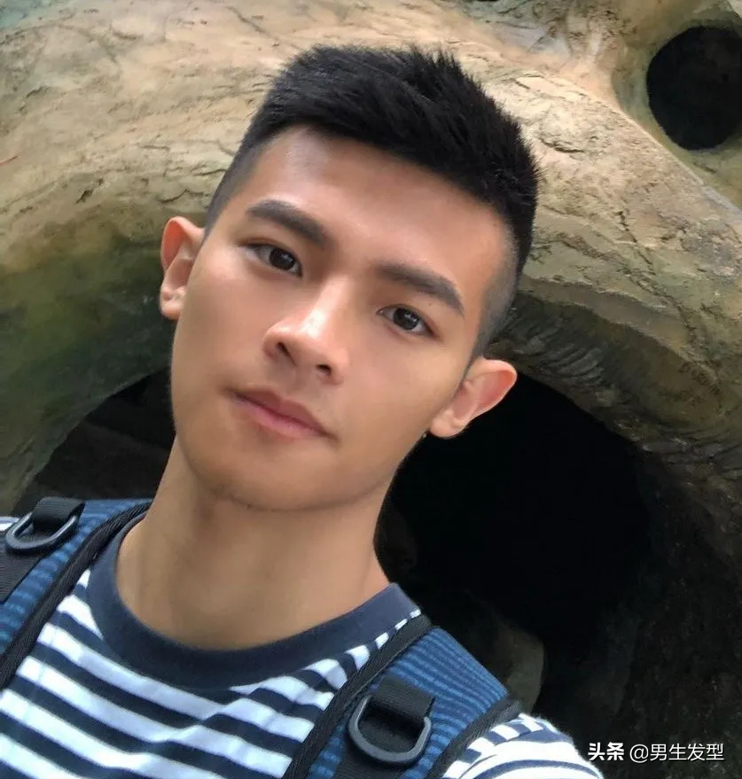 男生别乱剪"短发",留这3款露额发型,颜值更高更帅气