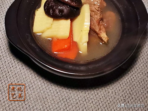 没想到春笋和它做在一起,鲜掉舌头,过了清明就没得吃啦