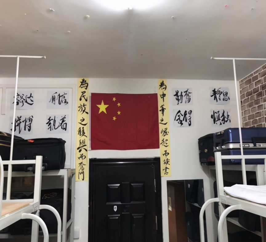 火了！河南超帅“军人学霸”：参加阅兵，受习主席检阅，退伍后保研985名校！