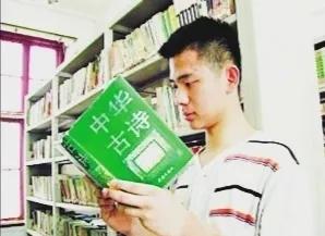 高考作文横空出世，被大学破格录取的他，论文答辩把老师气坏了