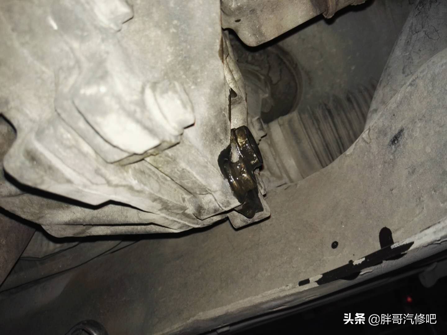 10万公里的车该如何保养？检查不是走马观花，保养不只是换机油