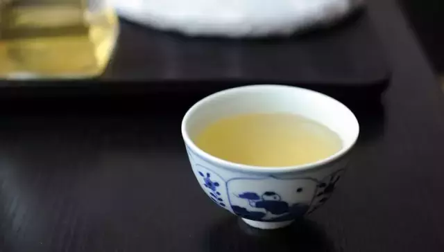 夜来风雨,半盏清茶