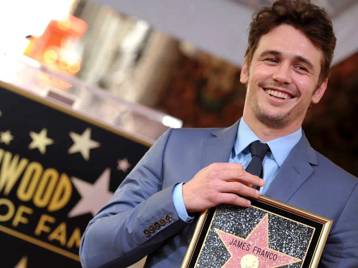 又一好莱坞男星被狂锤！开表演课“选妃”，强扒女生衣服性侵