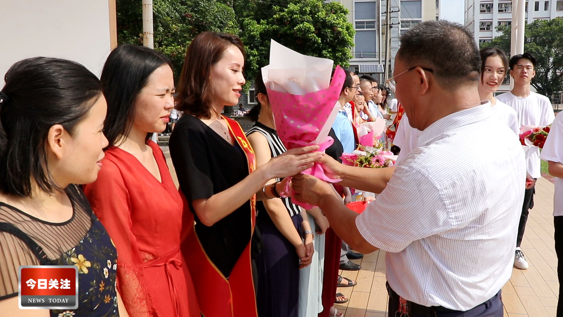 今日头条 |玉林实验中学举行庆祝2019年教师节暨优秀教师颁奖仪式